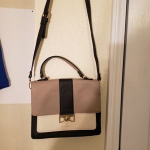 Cross body handbag  Nanette leopore